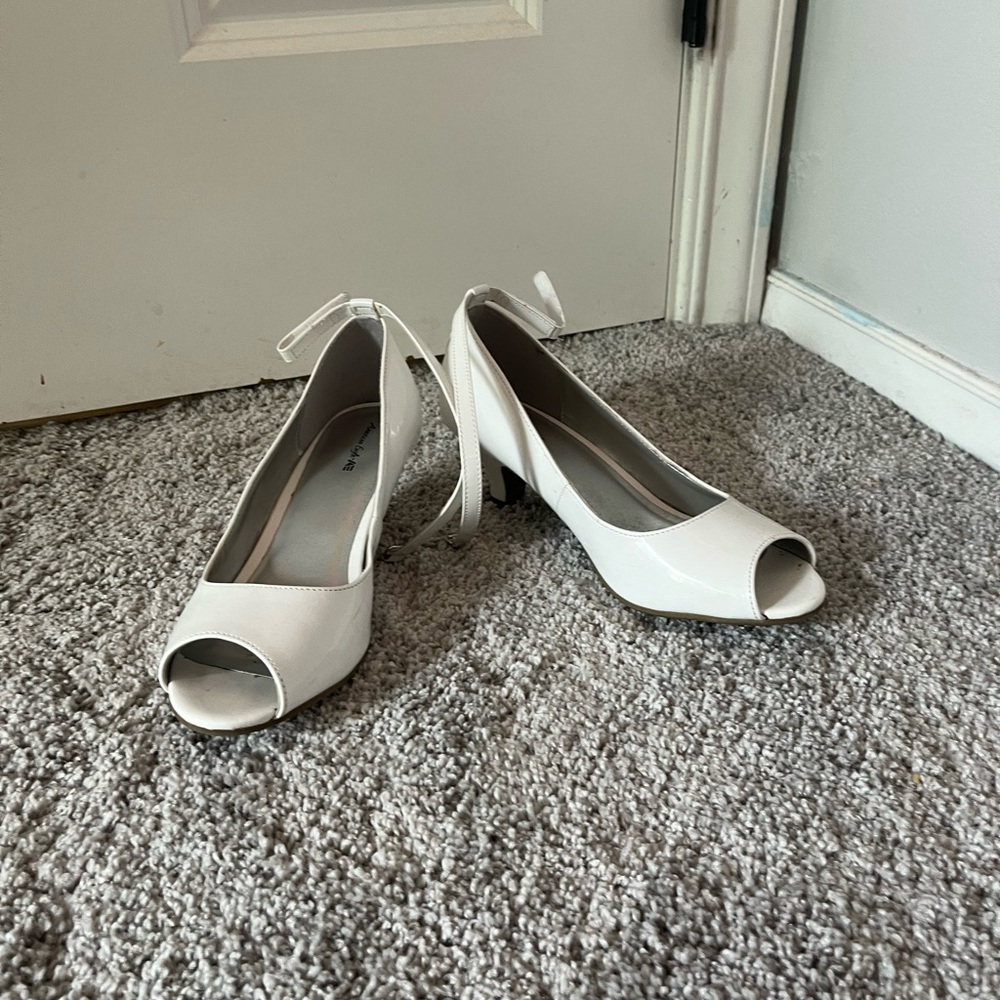 White 1 inch heel | Womens 5 | American Eagle